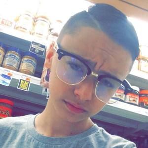 Meet your Posher, Derek